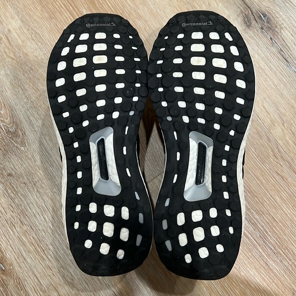 ADIDAS | Ultra Boost - Picture 3 of 9